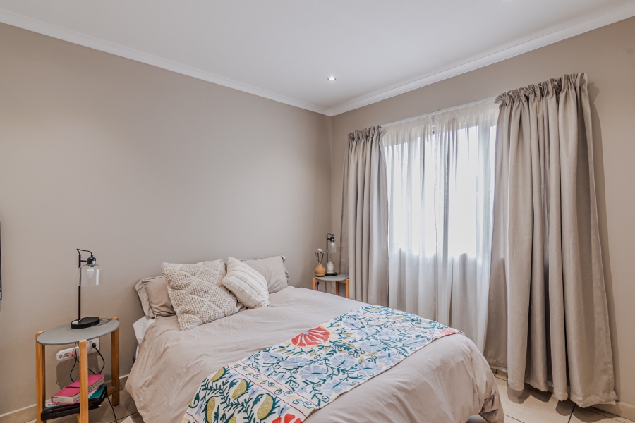 1 Bedroom Property for Sale in Die Hoewes Gauteng