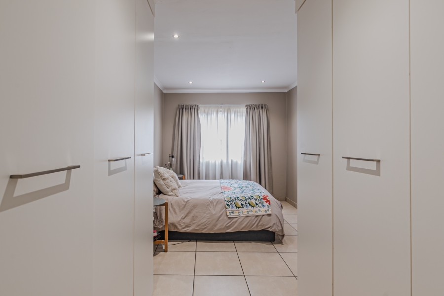 1 Bedroom Property for Sale in Die Hoewes Gauteng