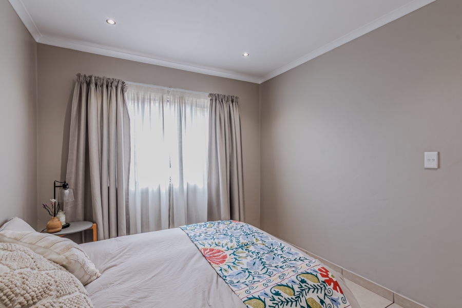 1 Bedroom Property for Sale in Die Hoewes Gauteng