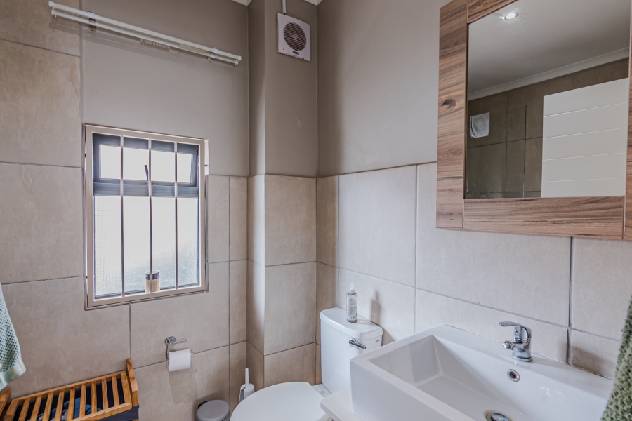 1 Bedroom Property for Sale in Die Hoewes Gauteng