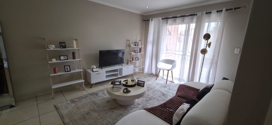 2 Bedroom Property for Sale in Die Hoewes Gauteng