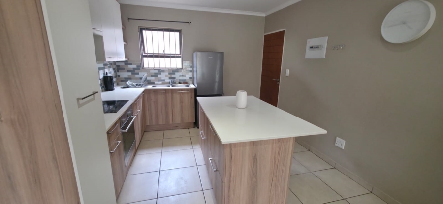 2 Bedroom Property for Sale in Die Hoewes Gauteng