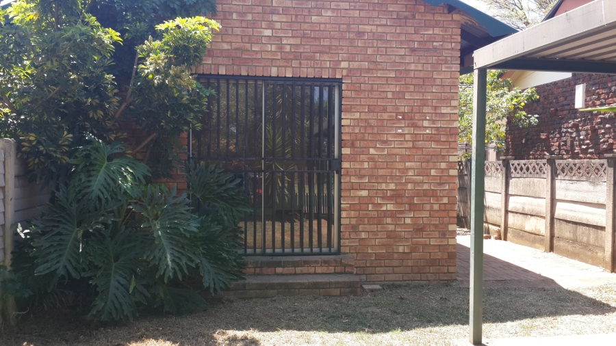 To Let 1 Bedroom Property for Rent in Moregloed Gauteng