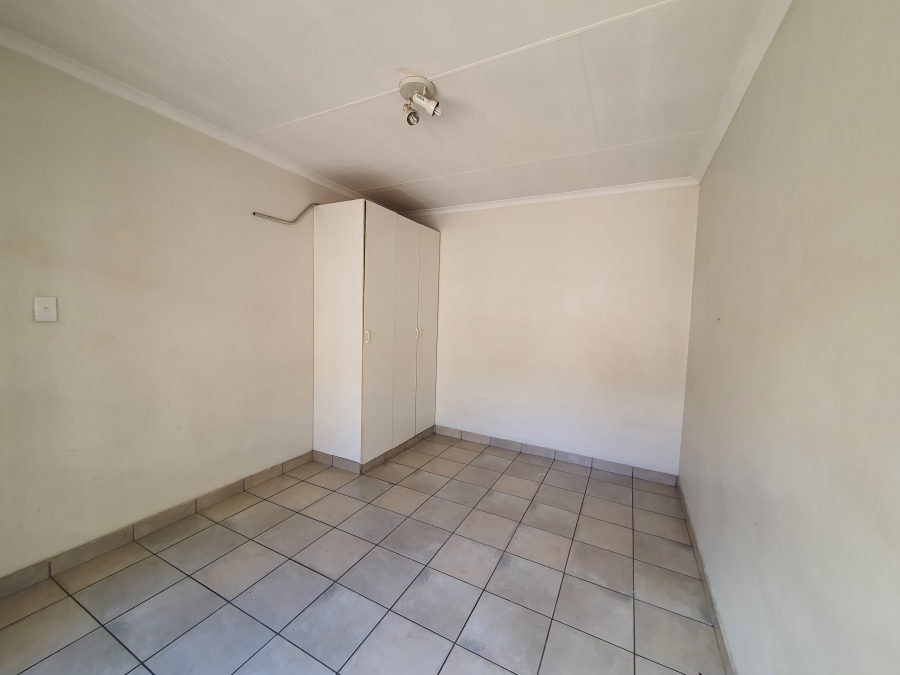 To Let 1 Bedroom Property for Rent in Moregloed Gauteng