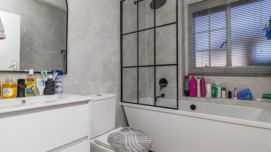 2 Bedroom Property for Sale in Terenure Gauteng