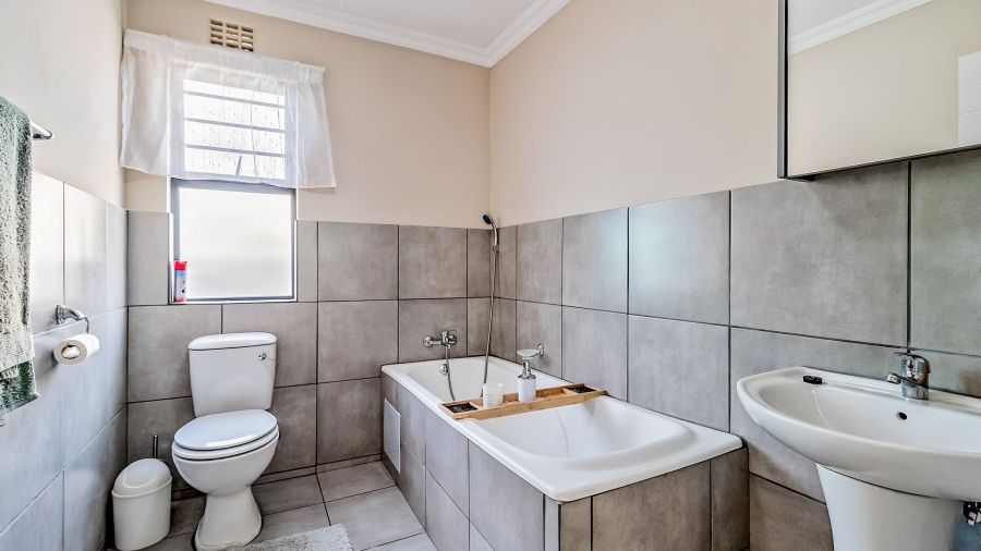 3 Bedroom Property for Sale in Toekomsrus Gauteng