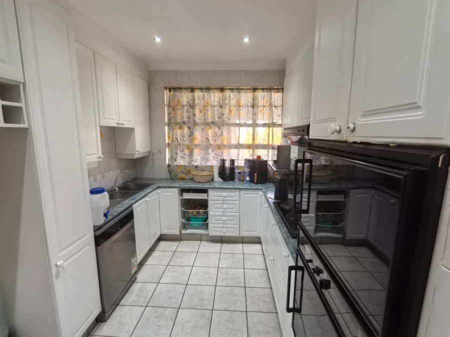 3 Bedroom Property for Sale in Klippoortje Gauteng