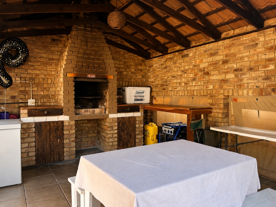 3 Bedroom Property for Sale in Rooihuiskraal North Gauteng