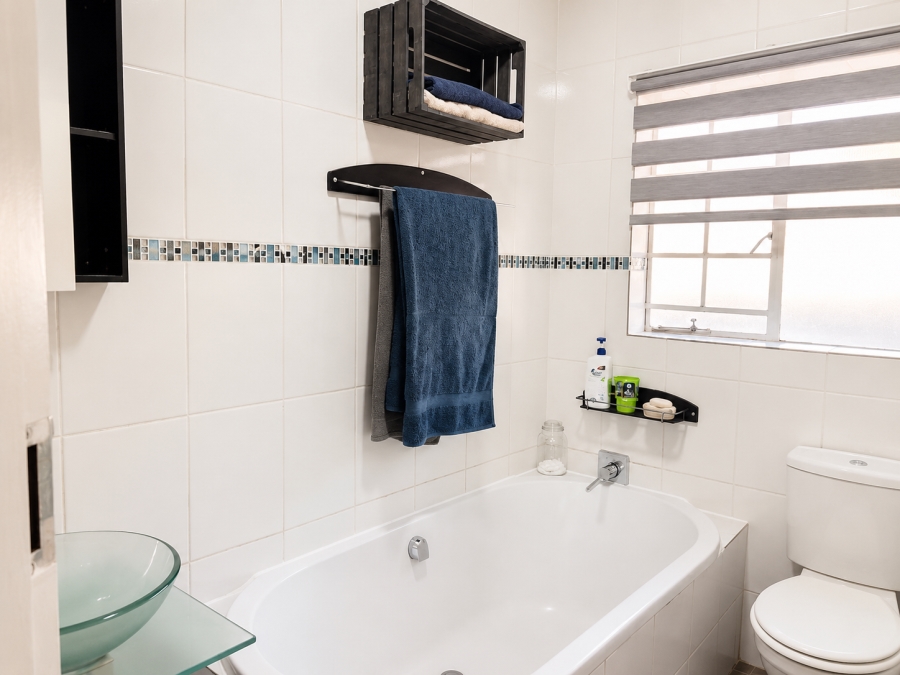 3 Bedroom Property for Sale in Rooihuiskraal North Gauteng