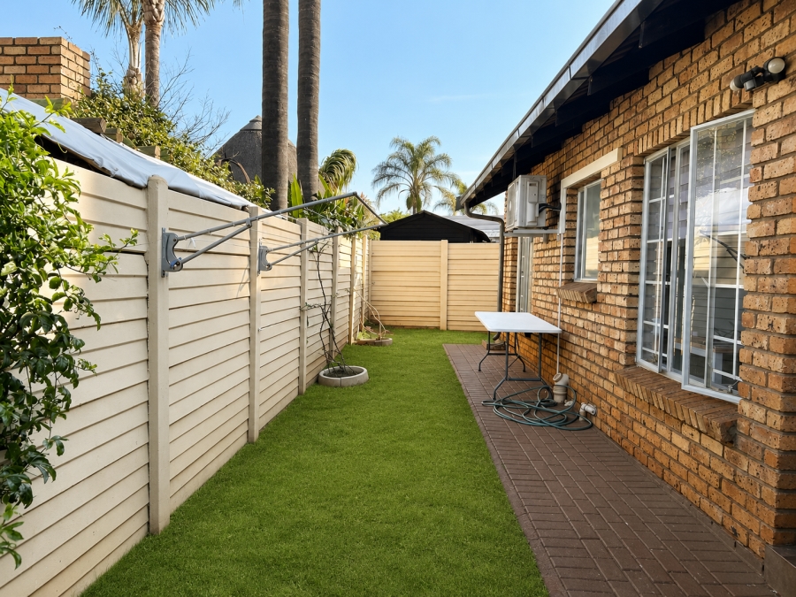 3 Bedroom Property for Sale in Rooihuiskraal North Gauteng