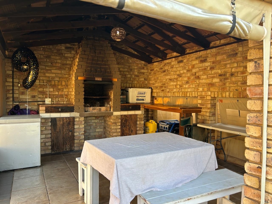 3 Bedroom Property for Sale in Rooihuiskraal North Gauteng