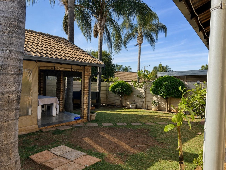 3 Bedroom Property for Sale in Rooihuiskraal North Gauteng