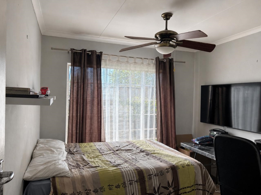 3 Bedroom Property for Sale in Rooihuiskraal North Gauteng