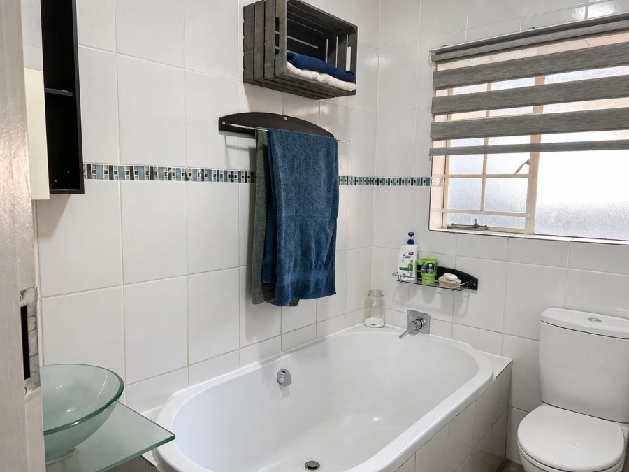 3 Bedroom Property for Sale in Rooihuiskraal North Gauteng
