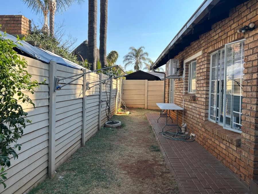 3 Bedroom Property for Sale in Rooihuiskraal North Gauteng