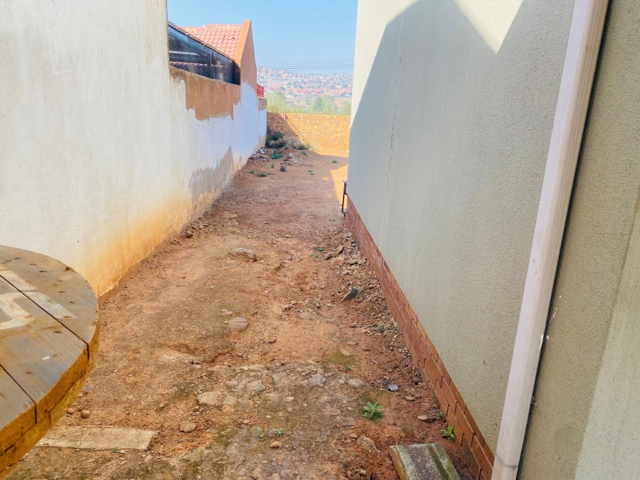 3 Bedroom Property for Sale in Glenway Estate Gauteng