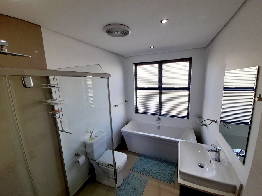 To Let 2 Bedroom Property for Rent in Lombardy Estate Gauteng