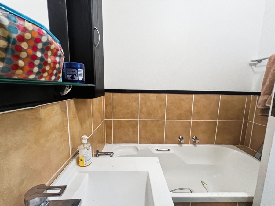 2 Bedroom Property for Sale in Sunninghill Gauteng