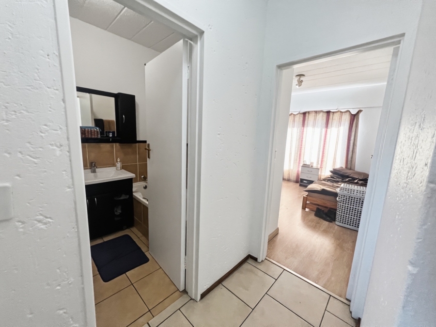 2 Bedroom Property for Sale in Sunninghill Gauteng