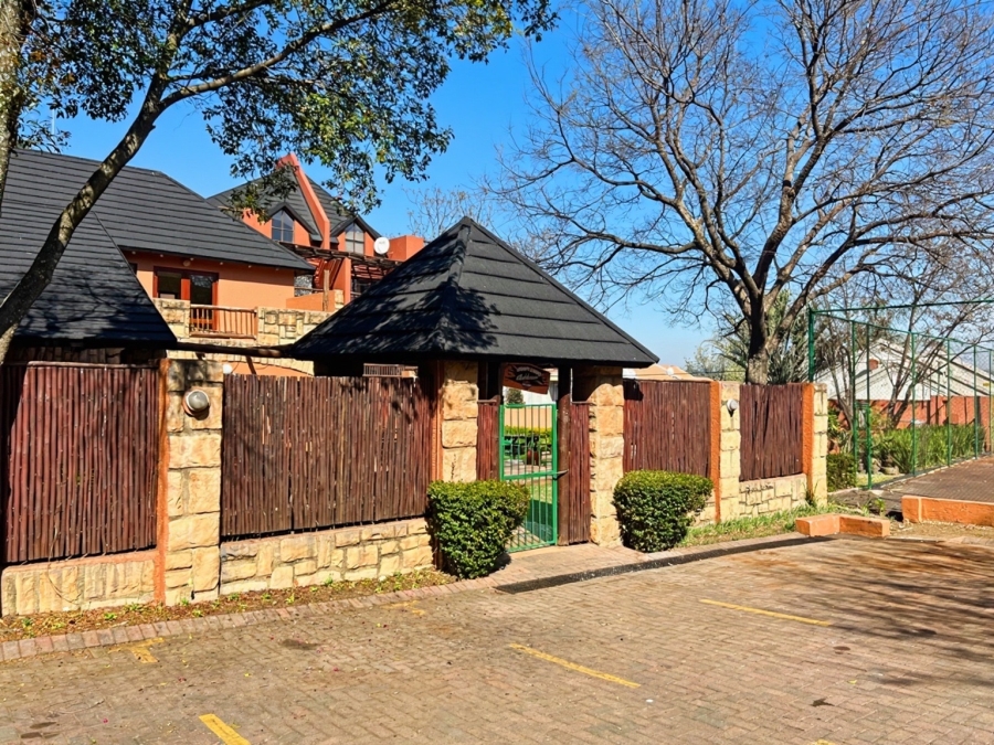 2 Bedroom Property for Sale in Sunninghill Gauteng