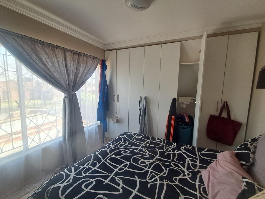 3 Bedroom Property for Sale in Crystal Park Gauteng