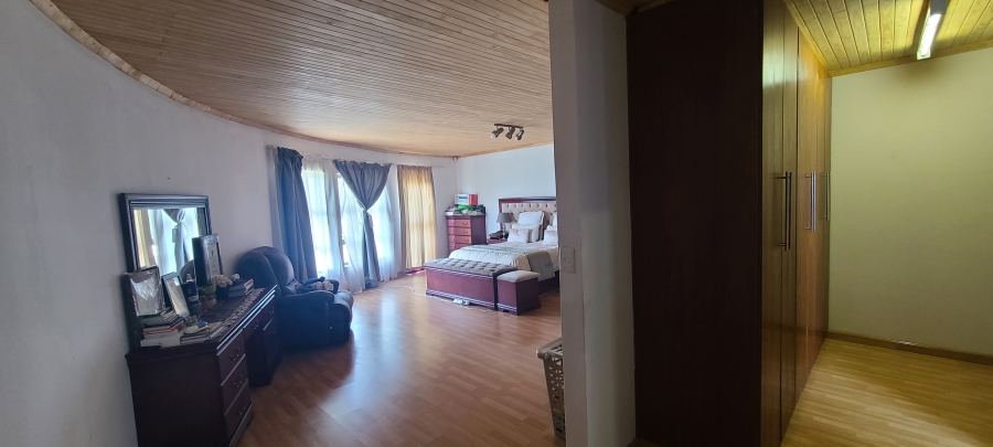 5 Bedroom Property for Sale in Glen Austin Gauteng