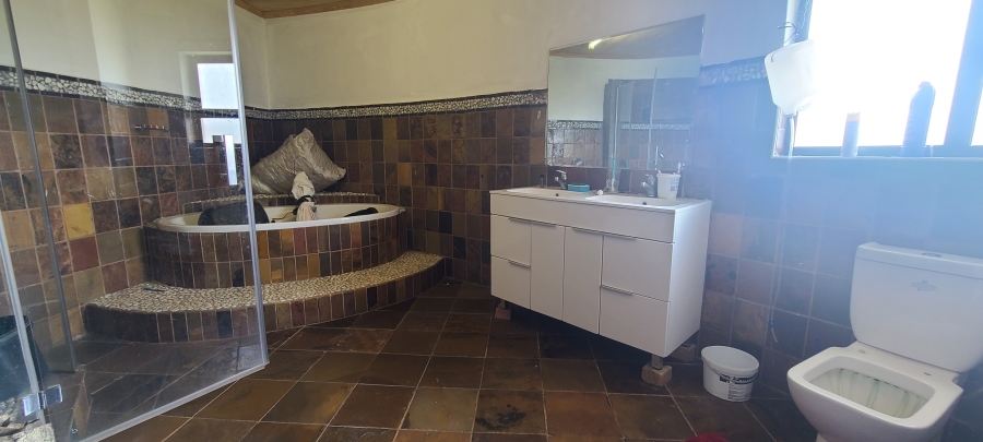 5 Bedroom Property for Sale in Glen Austin Gauteng