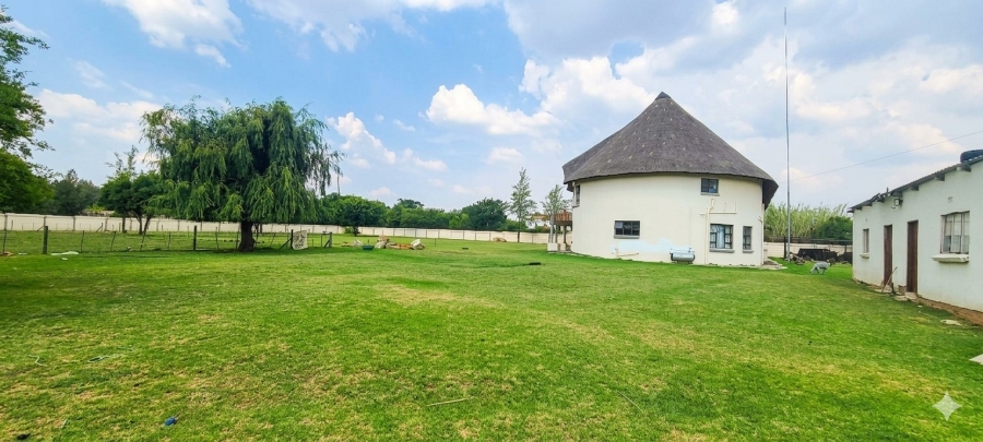 5 Bedroom Property for Sale in Glen Austin Gauteng