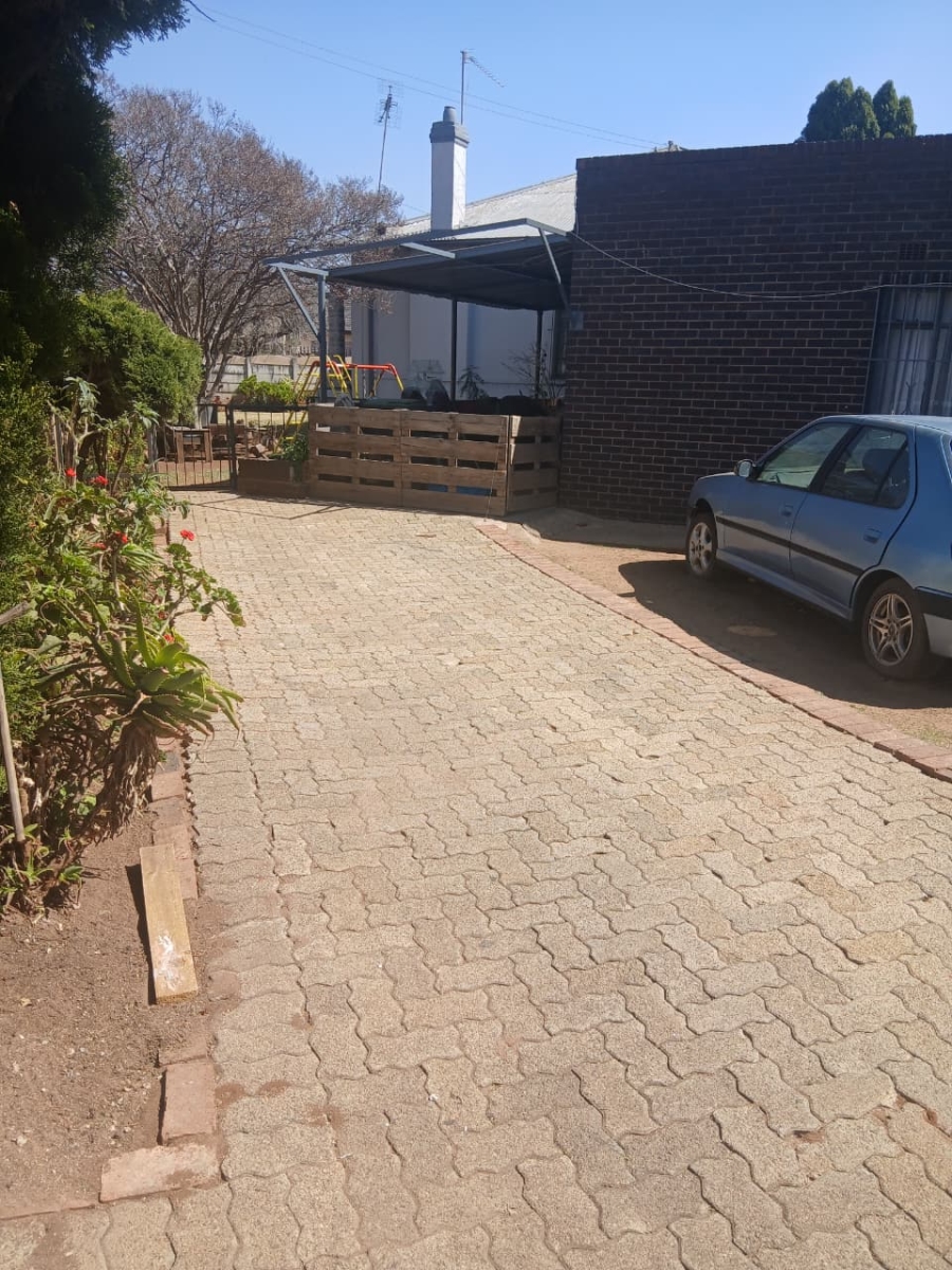 To Let 1 Bedroom Property for Rent in Primrose East Gauteng