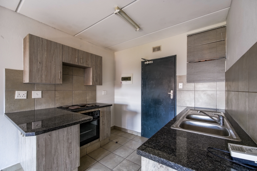 2 Bedroom Property for Sale in La Montagne Gauteng