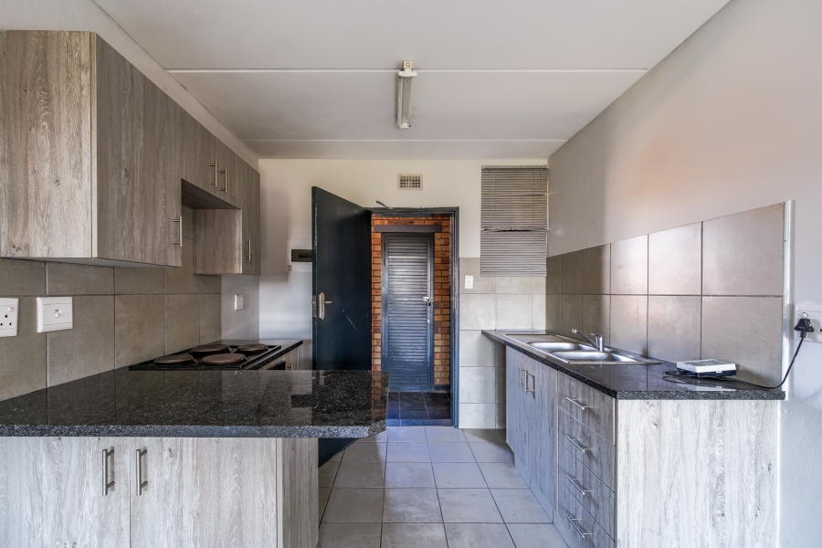 2 Bedroom Property for Sale in La Montagne Gauteng