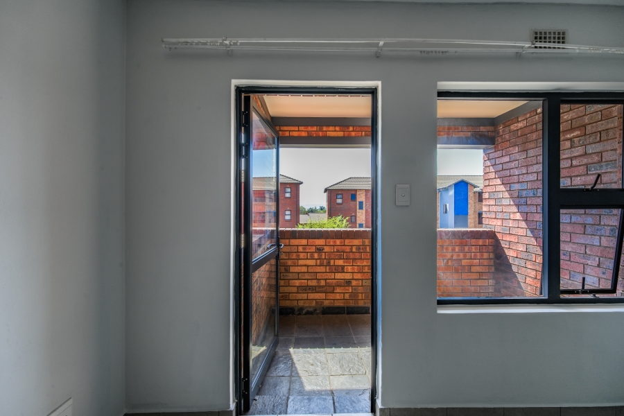 2 Bedroom Property for Sale in La Montagne Gauteng