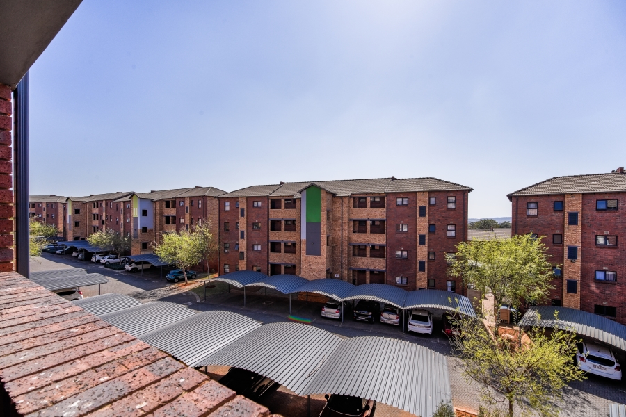 2 Bedroom Property for Sale in La Montagne Gauteng