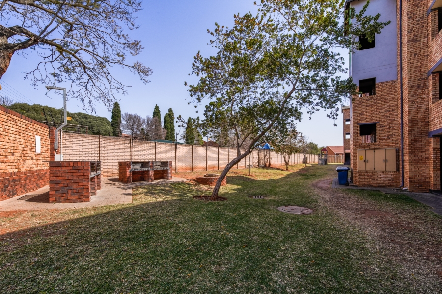 2 Bedroom Property for Sale in La Montagne Gauteng