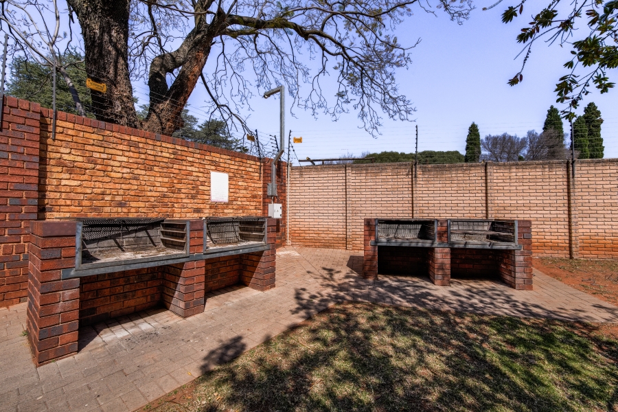 2 Bedroom Property for Sale in La Montagne Gauteng