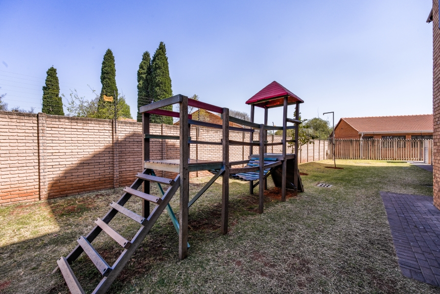 2 Bedroom Property for Sale in La Montagne Gauteng
