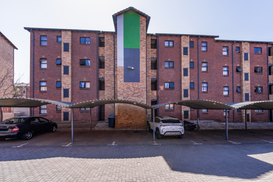 2 Bedroom Property for Sale in La Montagne Gauteng