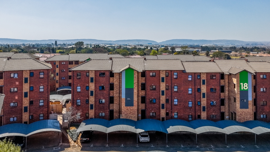 2 Bedroom Property for Sale in La Montagne Gauteng