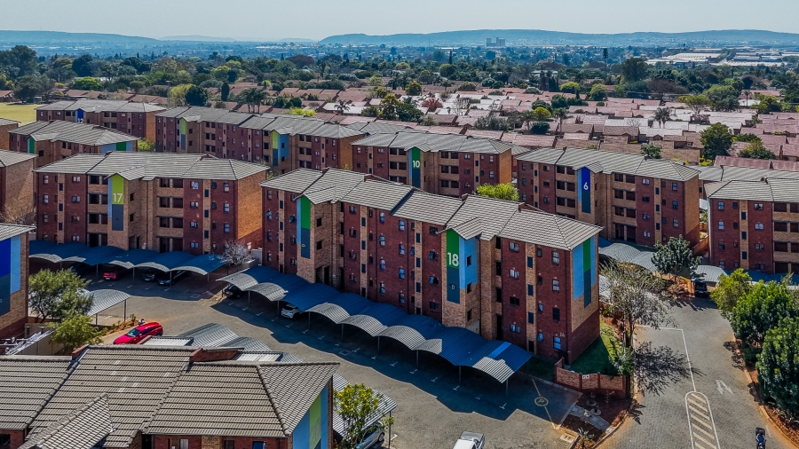 2 Bedroom Property for Sale in La Montagne Gauteng