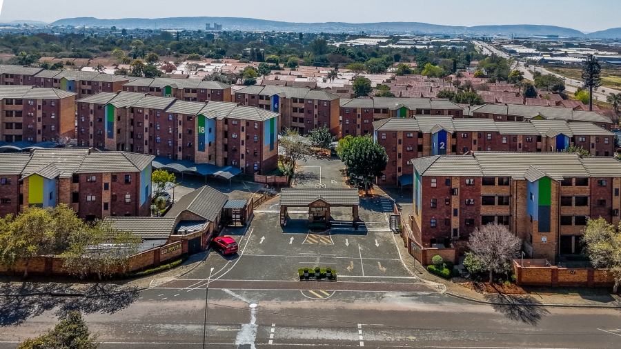 2 Bedroom Property for Sale in La Montagne Gauteng