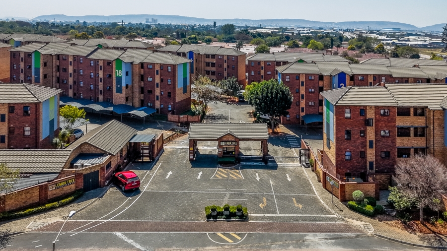 2 Bedroom Property for Sale in La Montagne Gauteng