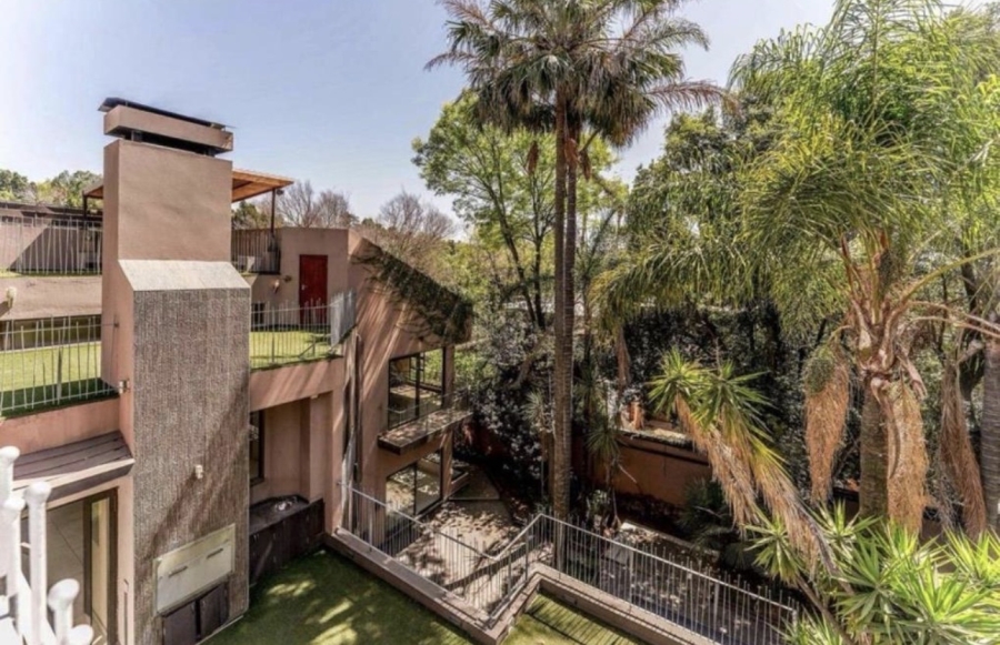 To Let 7 Bedroom Property for Rent in Atholl Gauteng
