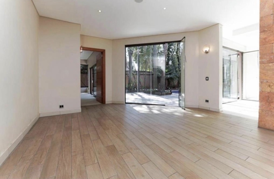 To Let 7 Bedroom Property for Rent in Atholl Gauteng