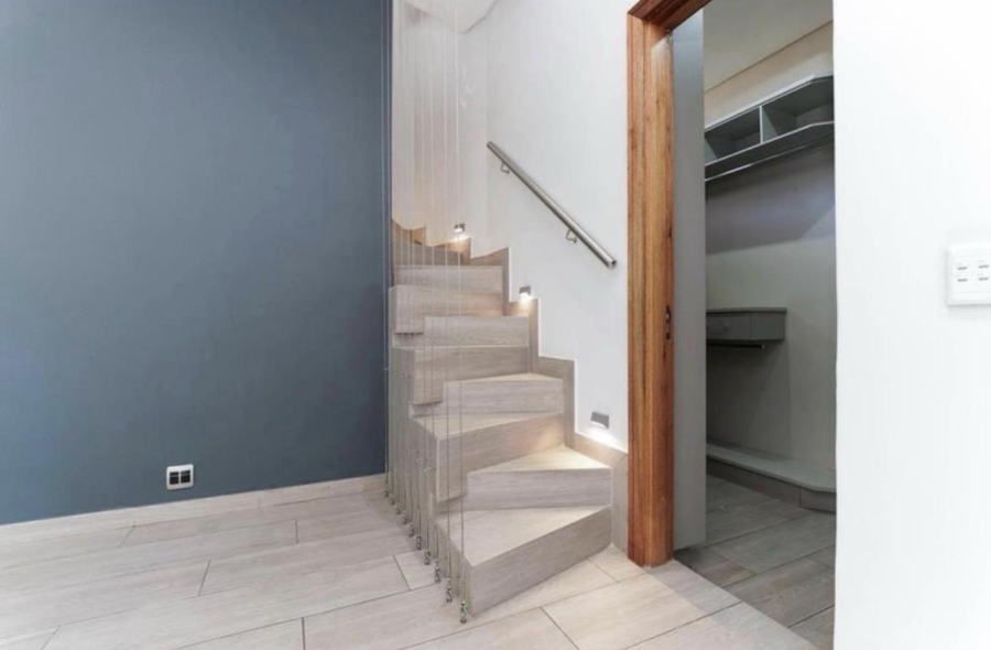 To Let 7 Bedroom Property for Rent in Atholl Gauteng