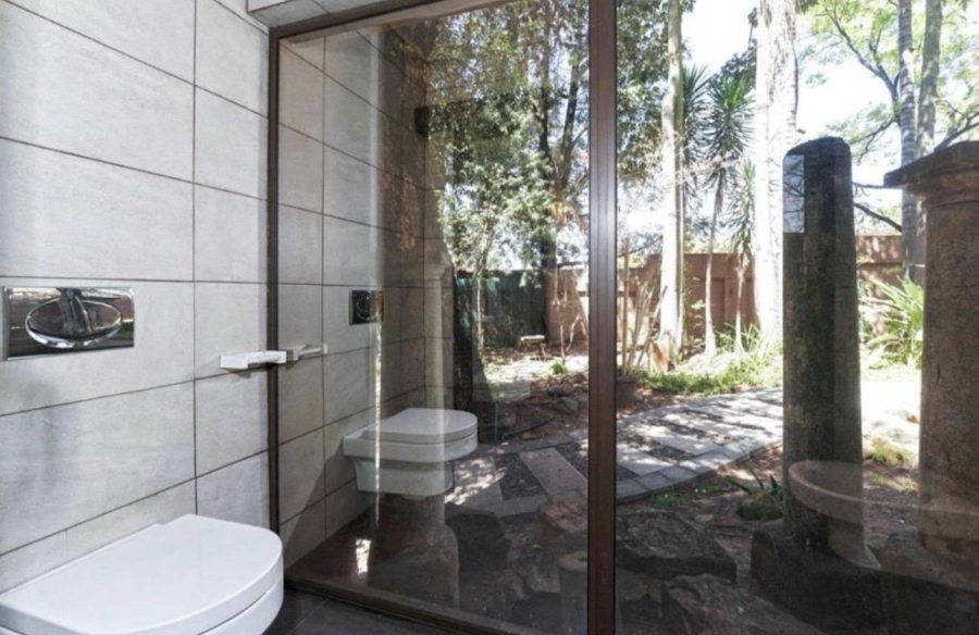 To Let 7 Bedroom Property for Rent in Atholl Gauteng