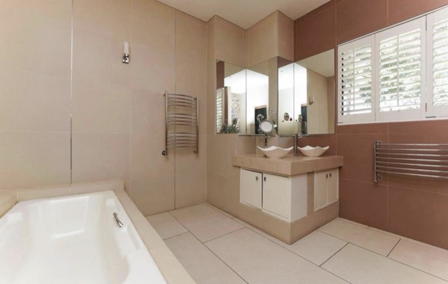 To Let 7 Bedroom Property for Rent in Atholl Gauteng
