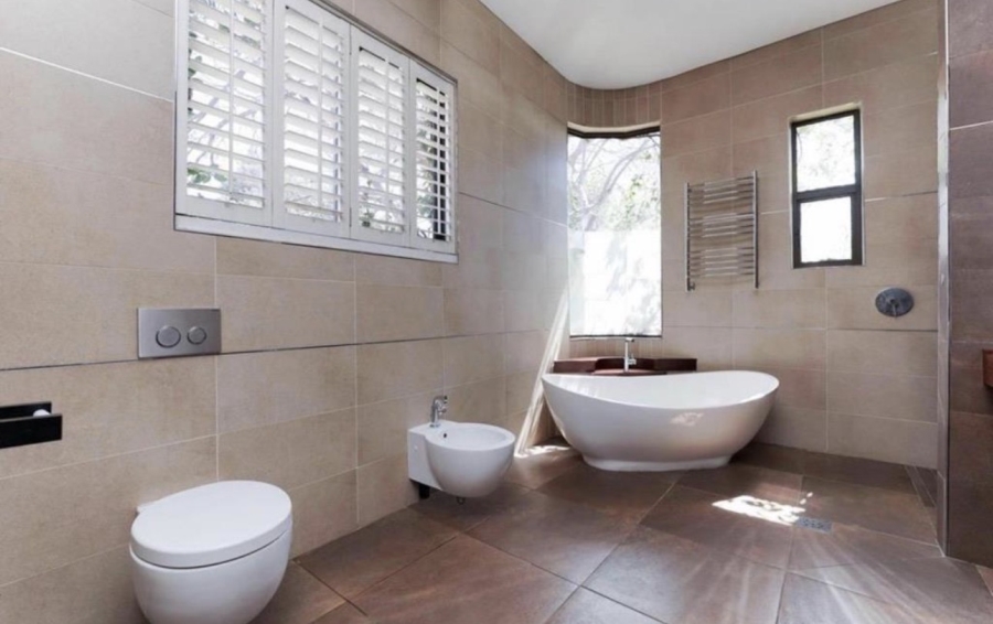 To Let 7 Bedroom Property for Rent in Atholl Gauteng
