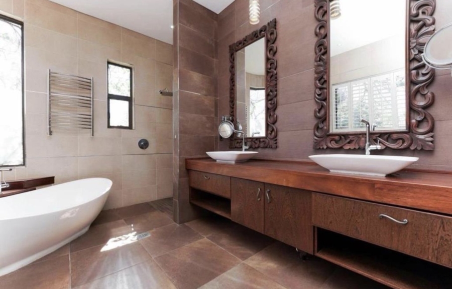 To Let 7 Bedroom Property for Rent in Atholl Gauteng