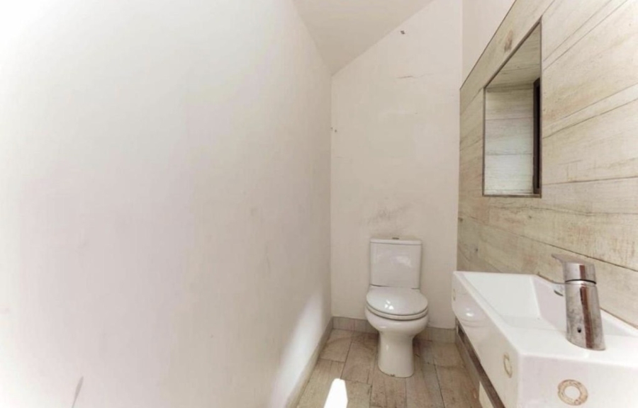 To Let 7 Bedroom Property for Rent in Atholl Gauteng