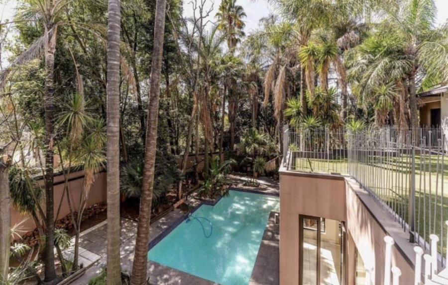 To Let 7 Bedroom Property for Rent in Atholl Gauteng